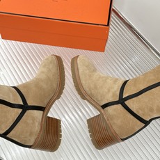Hermès/爱马仕26WF新品 两穿翻折粗跟雪地靴 翻折两穿解锁双重风格 粗跟稳当久走不累脚 羊羔毛内里锁温超保暖 细 Hermès/爱马仕26WF新品 两穿翻折粗跟雪地靴 翻折两穿解锁双重风格 粗跟稳当久走不累脚 羊羔毛内里锁温超保暖 细