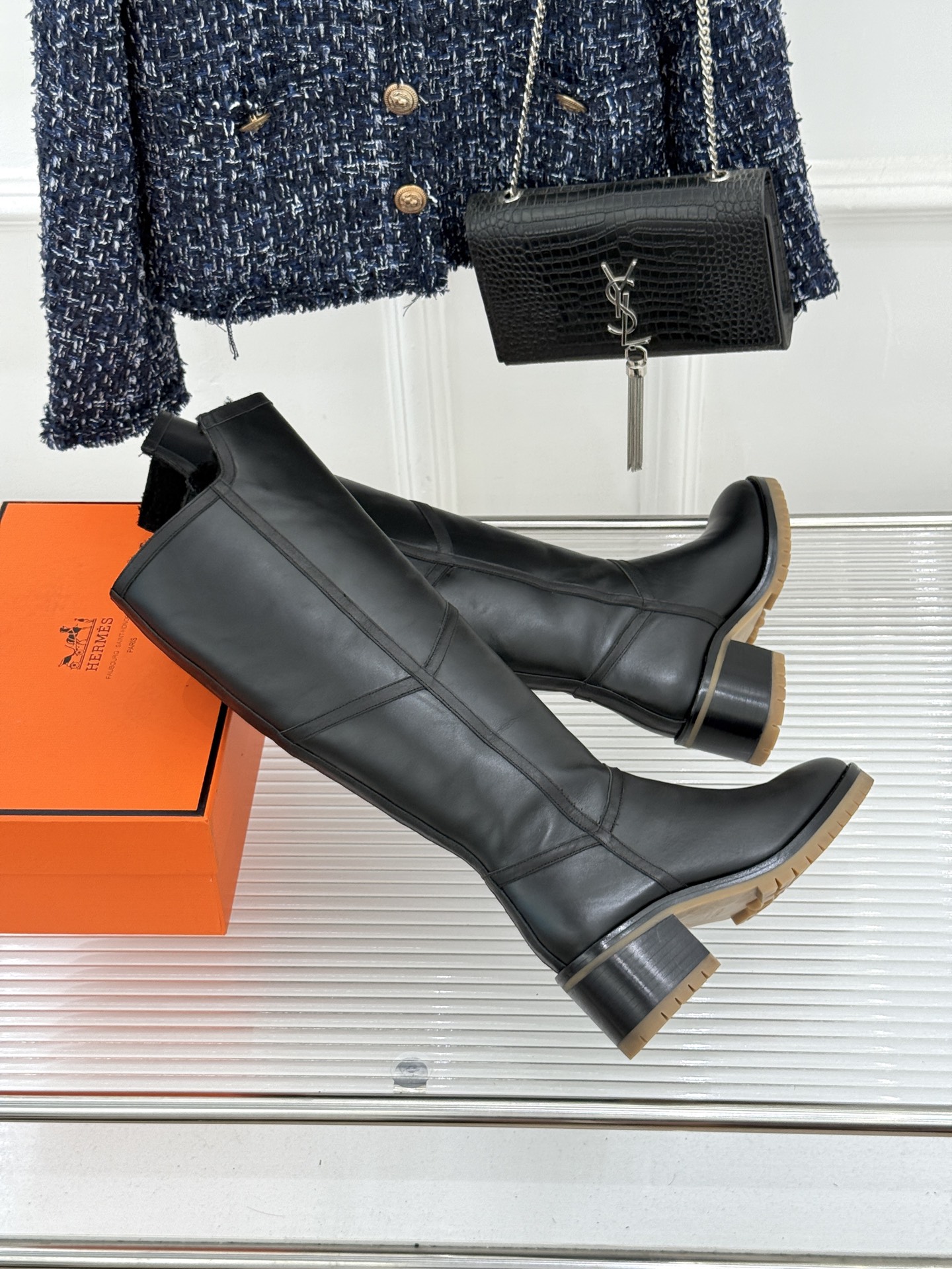 Hermès/爱马仕26WF新品 两穿翻折粗跟雪地靴 翻折两穿解锁双重风格 粗跟稳当久走不累脚 羊羔毛内里锁温超保暖 细 Hermès/爱马仕26WF新品 两穿翻折粗跟雪地靴 翻折两穿解锁双重风格 粗跟稳当久走不累脚 羊羔毛内里锁温超保暖 细