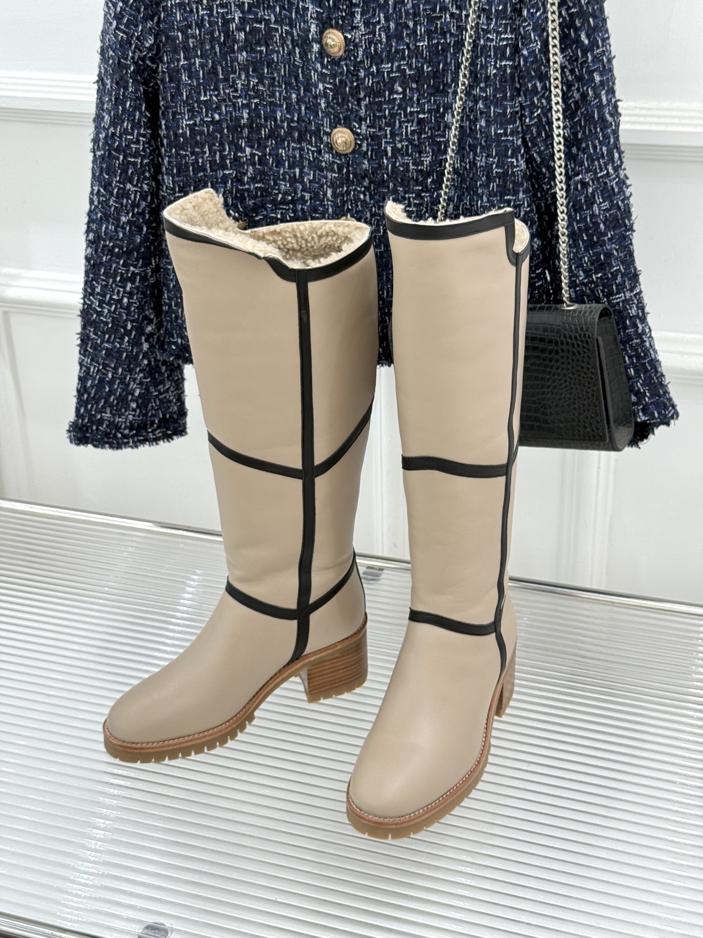 Hermès/爱马仕26WF新品 两穿翻折粗跟雪地靴 翻折两穿解锁双重风格 粗跟稳当久走不累脚 羊羔毛内里锁温超保暖 细 Hermès/爱马仕26WF新品 两穿翻折粗跟雪地靴 翻折两穿解锁双重风格 粗跟稳当久走不累脚 羊羔毛内里锁温超保暖 细