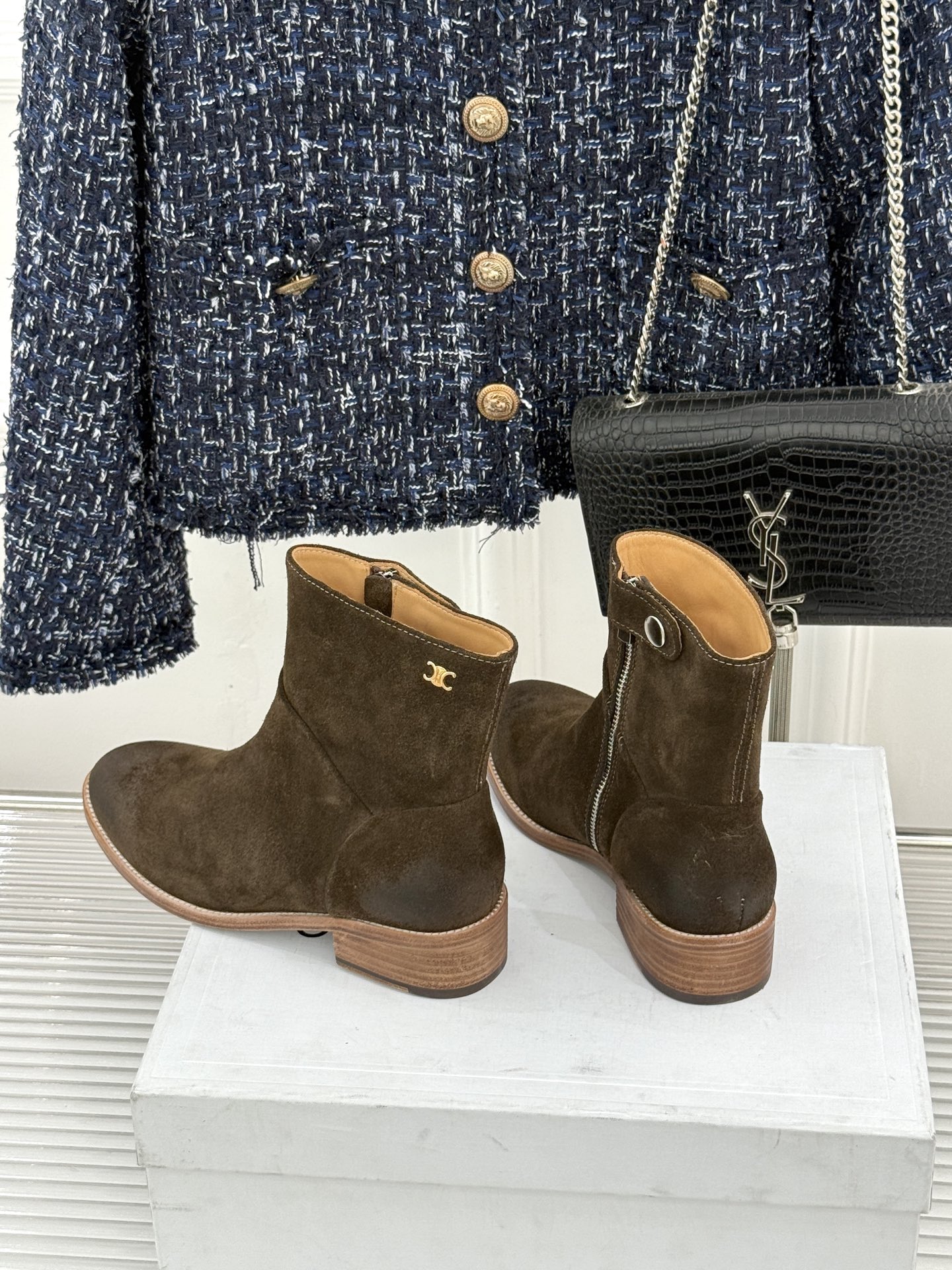 Celine /塞琳经典秋冬复古 西部缝线粗跟短长靴 秋冬穿搭的灵魂单品 经典款永不过时 鞋柜必备投资级单品 细节尽显品 Celine /塞琳经典秋冬复古 西部缝线粗跟短长靴 秋冬穿搭的灵魂单品 经典款永不过时 鞋柜必备投资级单品 细节尽显品