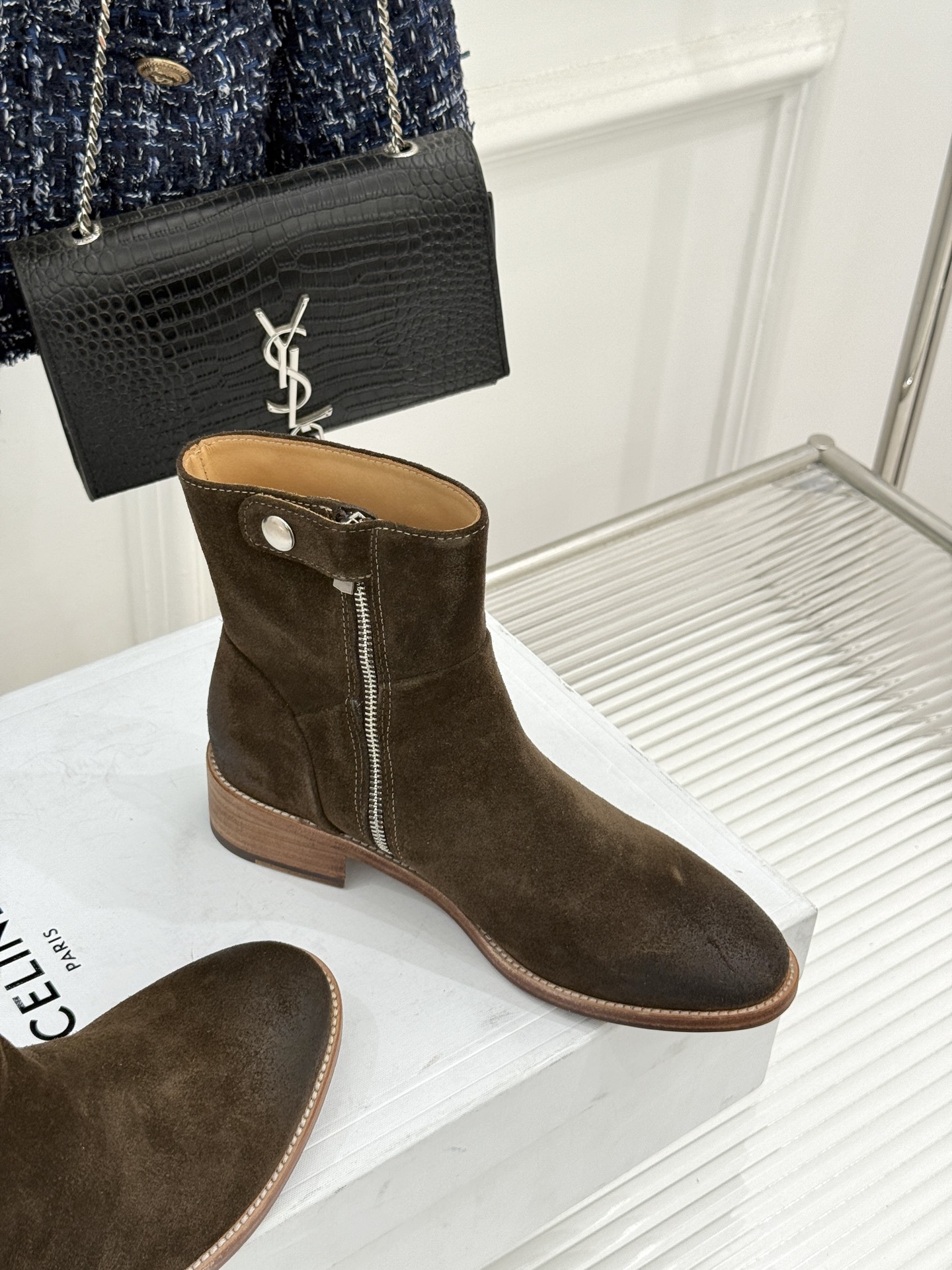 Celine /塞琳经典秋冬复古 西部缝线粗跟短长靴 秋冬穿搭的灵魂单品 经典款永不过时 鞋柜必备投资级单品 细节尽显品 Celine /塞琳经典秋冬复古 西部缝线粗跟短长靴 秋冬穿搭的灵魂单品 经典款永不过时 鞋柜必备投资级单品 细节尽显品