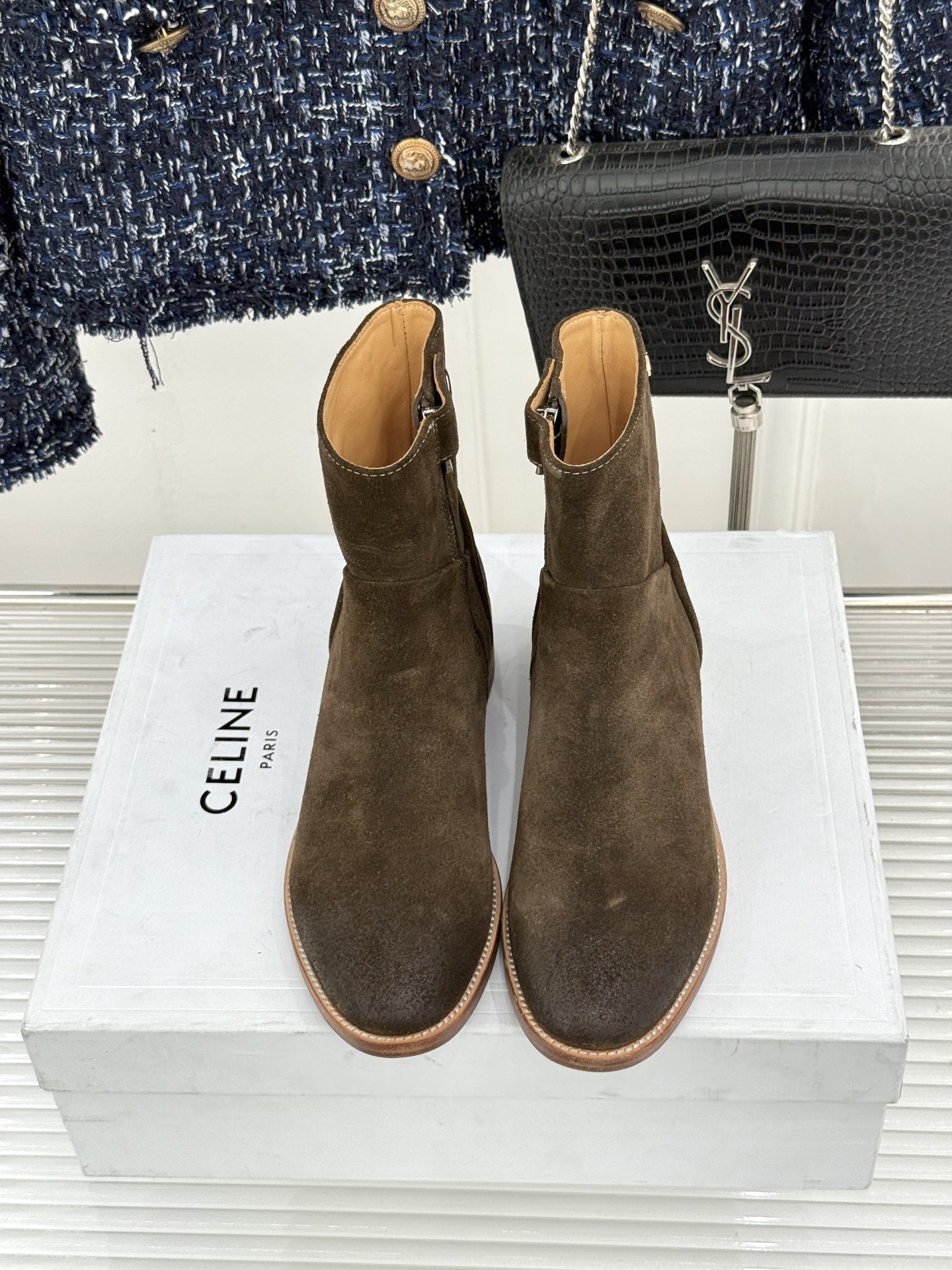 Celine /塞琳经典秋冬复古 西部缝线粗跟短长靴 秋冬穿搭的灵魂单品 经典款永不过时 鞋柜必备投资级单品 细节尽显品 Celine /塞琳经典秋冬复古 西部缝线粗跟短长靴 秋冬穿搭的灵魂单品 经典款永不过时 鞋柜必备投资级单品 细节尽显品