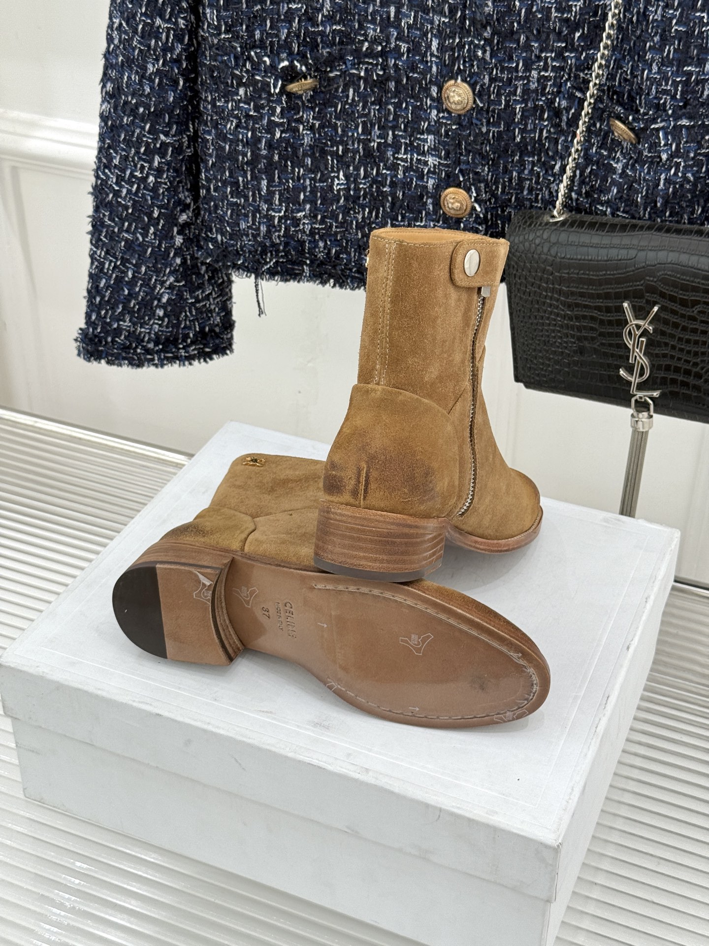 Celine /塞琳经典秋冬复古 西部缝线粗跟短长靴 秋冬穿搭的灵魂单品 经典款永不过时 鞋柜必备投资级单品 细节尽显品 Celine /塞琳经典秋冬复古 西部缝线粗跟短长靴 秋冬穿搭的灵魂单品 经典款永不过时 鞋柜必备投资级单品 细节尽显品