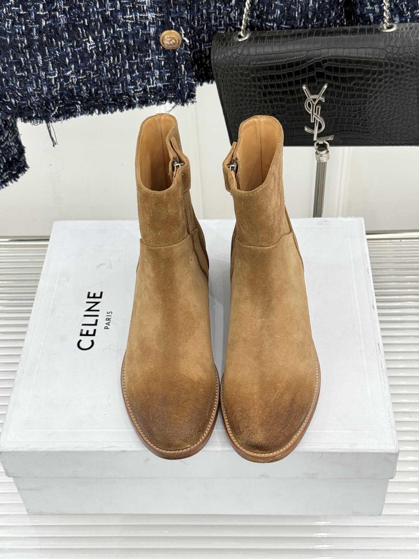 Celine /塞琳经典秋冬复古 西部缝线粗跟短长靴 秋冬穿搭的灵魂单品 经典款永不过时 鞋柜必备投资级单品 细节尽显品 Celine /塞琳经典秋冬复古 西部缝线粗跟短长靴 秋冬穿搭的灵魂单品 经典款永不过时 鞋柜必备投资级单品 细节尽显品