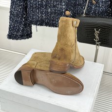 Celine /塞琳经典秋冬复古 西部缝线粗跟短长靴 秋冬穿搭的灵魂单品 经典款永不过时 鞋柜必备投资级单品 细节尽显品 Celine /塞琳经典秋冬复古 西部缝线粗跟短长靴 秋冬穿搭的灵魂单品 经典款永不过时 鞋柜必备投资级单品 细节尽显品