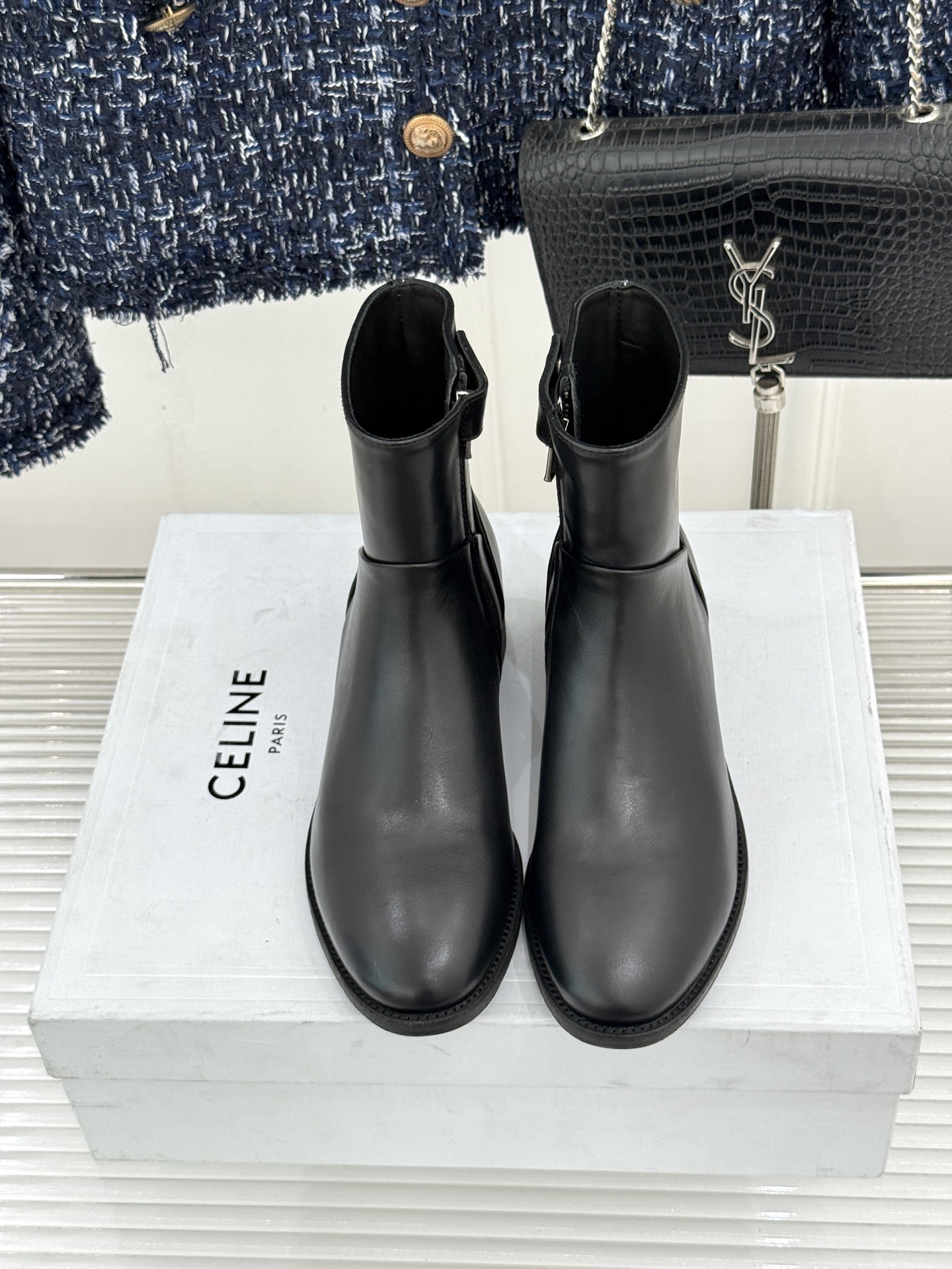 Celine /塞琳经典秋冬复古 西部缝线粗跟短长靴 秋冬穿搭的灵魂单品 经典款永不过时 鞋柜必备投资级单品 细节尽显品 Celine /塞琳经典秋冬复古 西部缝线粗跟短长靴 秋冬穿搭的灵魂单品 经典款永不过时 鞋柜必备投资级单品 细节尽显品