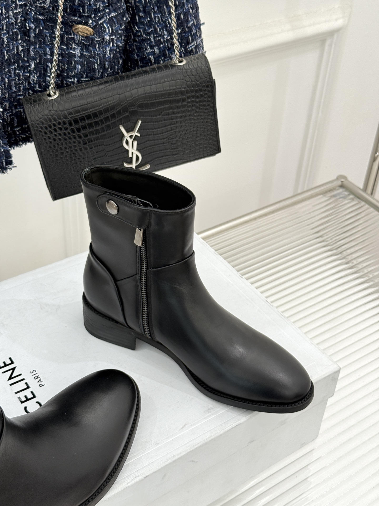 Celine /塞琳经典秋冬复古 西部缝线粗跟短长靴 秋冬穿搭的灵魂单品 经典款永不过时 鞋柜必备投资级单品 细节尽显品 Celine /塞琳经典秋冬复古 西部缝线粗跟短长靴 秋冬穿搭的灵魂单品 经典款永不过时 鞋柜必备投资级单品 细节尽显品