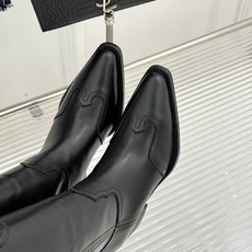 Celine /塞琳26WF秋冬新品 复古系带厚底短靴 秋冬鞋柜的灵魂单品 经典款无惧潮流更迭 意式手工打磨每处细节 低 Celine /塞琳26WF秋冬新品 复古系带厚底短靴 秋冬鞋柜的灵魂单品 经典款无惧潮流更迭 意式手工打磨每处细节 低