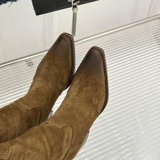 Celine /塞琳26WF秋冬新品 复古系带厚底短靴 秋冬鞋柜的灵魂单品 经典款无惧潮流更迭 意式手工打磨每处细节 低 Celine /塞琳26WF秋冬新品 复古系带厚底短靴 秋冬鞋柜的灵魂单品 经典款无惧潮流更迭 意式手工打磨每处细节 低