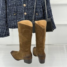 Celine /塞琳26WF秋冬新品 复古系带厚底短靴 秋冬鞋柜的灵魂单品 经典款无惧潮流更迭 意式手工打磨每处细节 低 Celine /塞琳26WF秋冬新品 复古系带厚底短靴 秋冬鞋柜的灵魂单品 经典款无惧潮流更迭 意式手工打磨每处细节 低