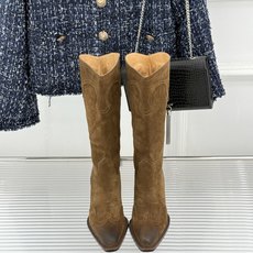 Celine /塞琳26WF秋冬新品 复古系带厚底短靴 秋冬鞋柜的灵魂单品 经典款无惧潮流更迭 意式手工打磨每处细节 低 Celine /塞琳26WF秋冬新品 复古系带厚底短靴 秋冬鞋柜的灵魂单品 经典款无惧潮流更迭 意式手工打磨每处细节 低