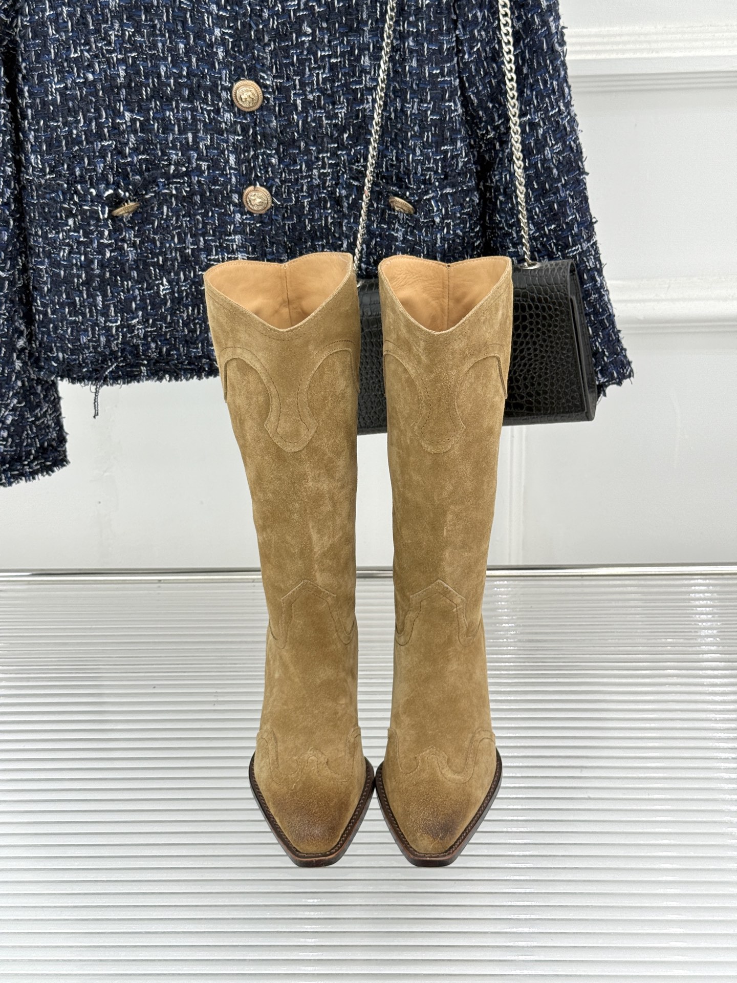 Celine /塞琳26WF秋冬新品 复古系带厚底短靴 秋冬鞋柜的灵魂单品 经典款无惧潮流更迭 意式手工打磨每处细节 低
