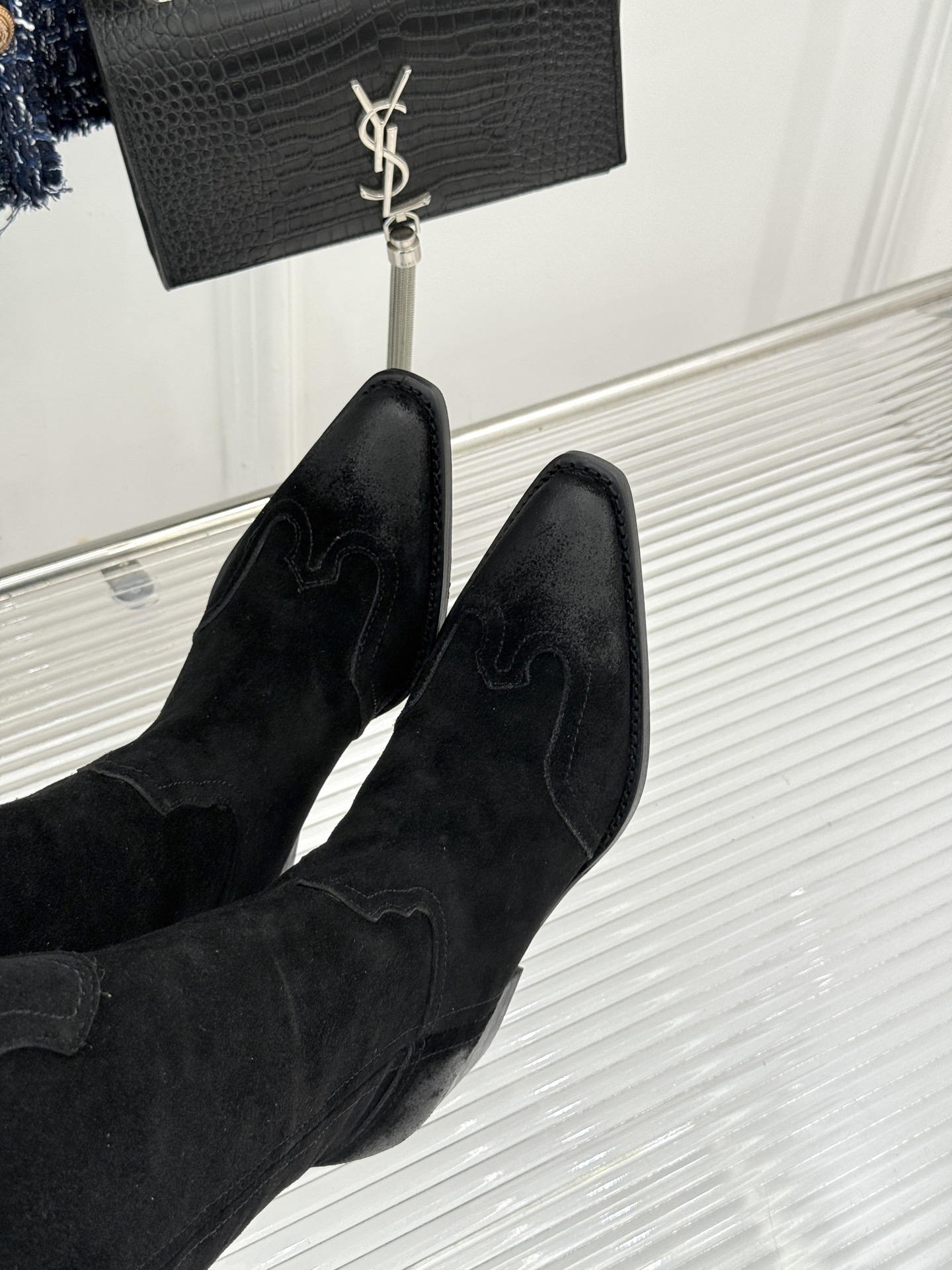 Celine /塞琳26WF秋冬新品 复古系带厚底短靴 秋冬鞋柜的灵魂单品 经典款无惧潮流更迭 意式手工打磨每处细节 低 Celine /塞琳26WF秋冬新品 复古系带厚底短靴 秋冬鞋柜的灵魂单品 经典款无惧潮流更迭 意式手工打磨每处细节 低