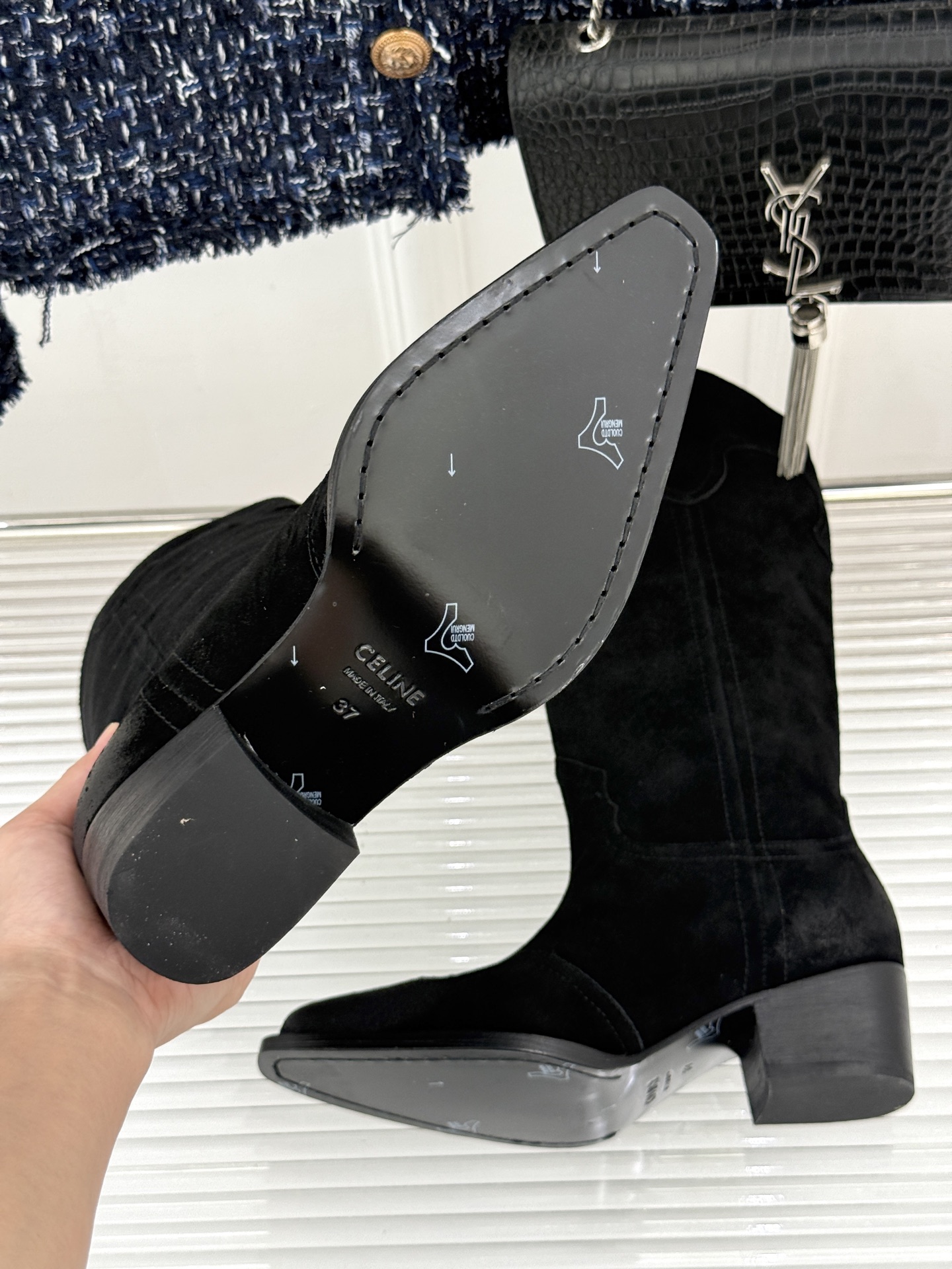 Celine /塞琳26WF秋冬新品 复古系带厚底短靴 秋冬鞋柜的灵魂单品 经典款无惧潮流更迭 意式手工打磨每处细节 低 Celine /塞琳26WF秋冬新品 复古系带厚底短靴 秋冬鞋柜的灵魂单品 经典款无惧潮流更迭 意式手工打磨每处细节 低
