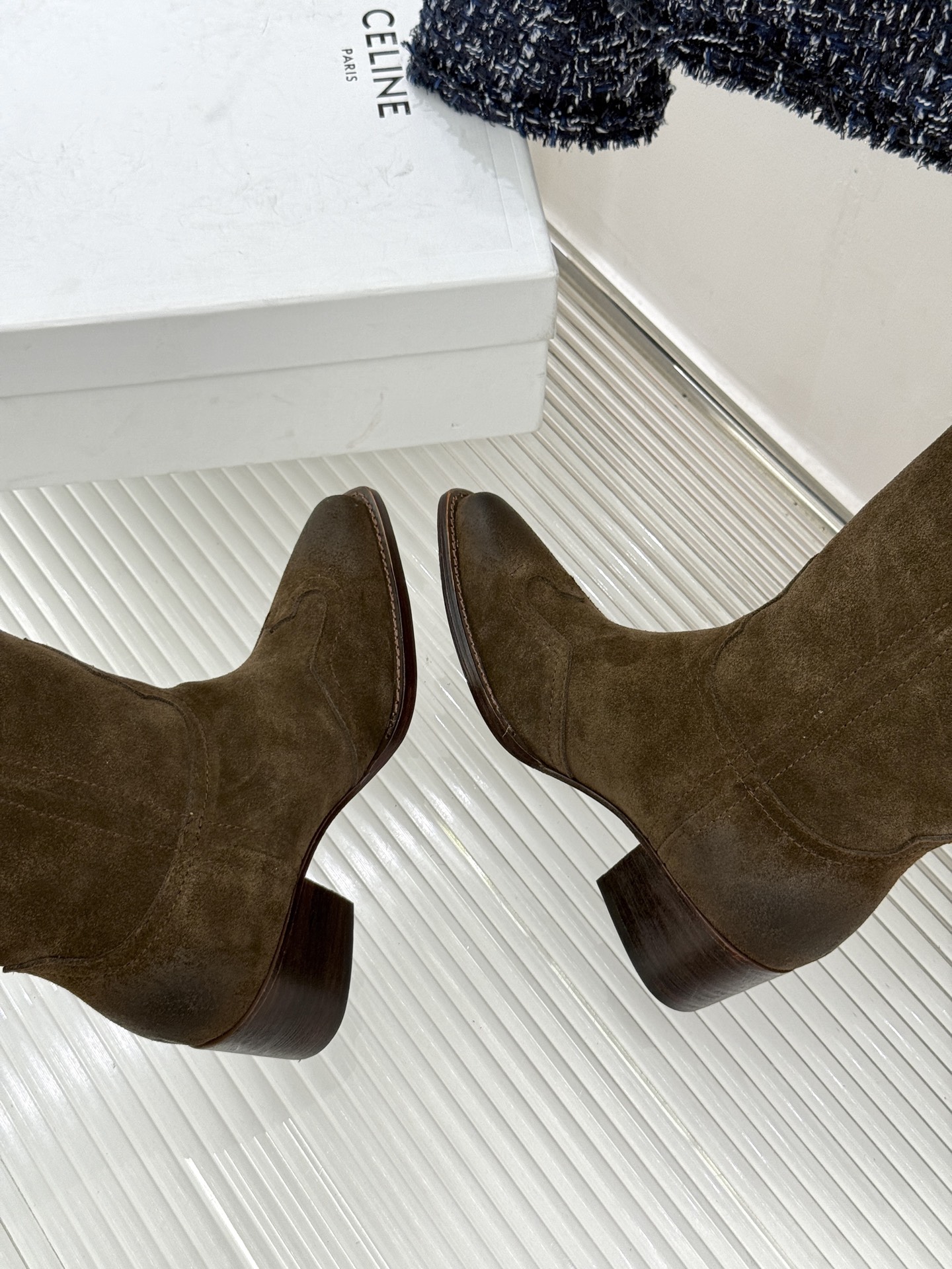 Celine /塞琳26WF秋冬新品 复古系带厚底短靴 秋冬鞋柜的灵魂单品 经典款无惧潮流更迭 意式手工打磨每处细节 低