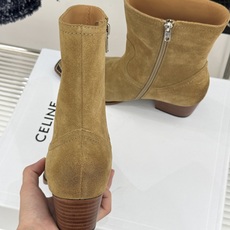 Celine /塞琳经典秋冬复古 金属头西部粗跟短靴 秋冬复古酷飒风天花板 头层小牛皮肌理细腻高级 亮面金属辨识度拉满 Celine /塞琳经典秋冬复古 金属头西部粗跟短靴 秋冬复古酷飒风天花板 头层小牛皮肌理细腻高级 亮面金属辨识度拉满