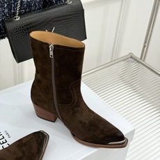 Celine /塞琳经典秋冬复古 金属头西部粗跟短靴 秋冬复古酷飒风天花板 头层小牛皮肌理细腻高级 亮面金属辨识度拉满 Celine /塞琳经典秋冬复古 金属头西部粗跟短靴 秋冬复古酷飒风天花板 头层小牛皮肌理细腻高级 亮面金属辨识度拉满