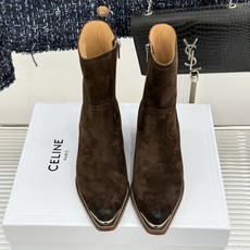 Celine /塞琳经典秋冬复古 金属头西部粗跟短靴 秋冬复古酷飒风天花板 头层小牛皮肌理细腻高级 亮面金属辨识度拉满 Celine /塞琳经典秋冬复古 金属头西部粗跟短靴 秋冬复古酷飒风天花板 头层小牛皮肌理细腻高级 亮面金属辨识度拉满