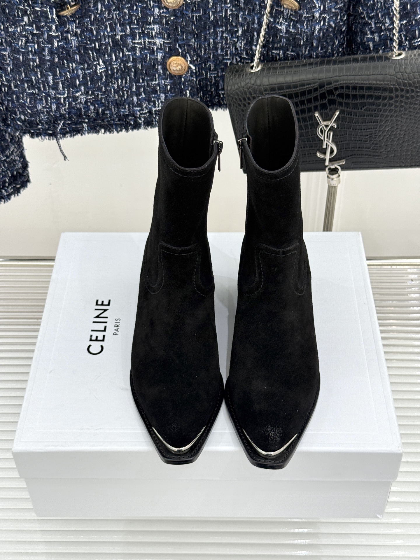Celine /塞琳经典秋冬复古 金属头西部粗跟短靴 秋冬复古酷飒风天花板 头层小牛皮肌理细腻高级 亮面金属辨识度拉满 