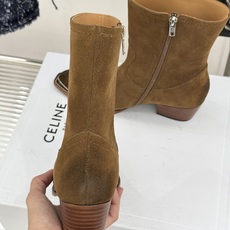 Celine /塞琳经典秋冬复古 金属头西部粗跟短靴 秋冬复古酷飒风天花板 头层小牛皮肌理细腻高级 亮面金属辨识度拉满 Celine /塞琳经典秋冬复古 金属头西部粗跟短靴 秋冬复古酷飒风天花板 头层小牛皮肌理细腻高级 亮面金属辨识度拉满