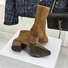Celine /塞琳经典秋冬复古 金属头西部粗跟短靴 秋冬复古酷飒风天花板 头层小牛皮肌理细腻高级 亮面金属辨识度拉满 Celine /塞琳经典秋冬复古 金属头西部粗跟短靴 秋冬复古酷飒风天花板 头层小牛皮肌理细腻高级 亮面金属辨识度拉满