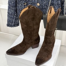 Celine /塞琳经典秋冬复古 西部缝线粗跟短靴 秋冬穿搭的灵魂单品 经典款永不过时 鞋柜必备投资级单品 细节尽显品牌 Celine /塞琳经典秋冬复古 西部缝线粗跟短靴 秋冬穿搭的灵魂单品 经典款永不过时 鞋柜必备投资级单品 细节尽显品牌