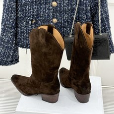 Celine /塞琳经典秋冬复古 西部缝线粗跟短靴 秋冬穿搭的灵魂单品 经典款永不过时 鞋柜必备投资级单品 细节尽显品牌 Celine /塞琳经典秋冬复古 西部缝线粗跟短靴 秋冬穿搭的灵魂单品 经典款永不过时 鞋柜必备投资级单品 细节尽显品牌
