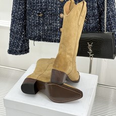 Celine /塞琳经典秋冬复古 西部缝线粗跟短靴 秋冬穿搭的灵魂单品 经典款永不过时 鞋柜必备投资级单品 细节尽显品牌 Celine /塞琳经典秋冬复古 西部缝线粗跟短靴 秋冬穿搭的灵魂单品 经典款永不过时 鞋柜必备投资级单品 细节尽显品牌