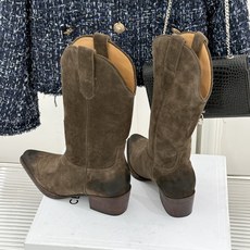 Celine /塞琳经典秋冬复古 西部缝线粗跟短靴 秋冬穿搭的灵魂单品 经典款永不过时 鞋柜必备投资级单品 细节尽显品牌 Celine /塞琳经典秋冬复古 西部缝线粗跟短靴 秋冬穿搭的灵魂单品 经典款永不过时 鞋柜必备投资级单品 细节尽显品牌