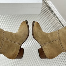 Celine /塞琳经典秋冬复古 金属头西部粗跟堆堆靴长靴 金属鞋头镌刻西部风骨 倾斜粗跟稳当又好走 头层牛皮肌理细腻 Celine /塞琳经典秋冬复古 金属头西部粗跟堆堆靴长靴 金属鞋头镌刻西部风骨 倾斜粗跟稳当又好走 头层牛皮肌理细腻