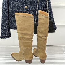 Celine /塞琳经典秋冬复古 金属头西部粗跟堆堆靴长靴 金属鞋头镌刻西部风骨 倾斜粗跟稳当又好走 头层牛皮肌理细腻 Celine /塞琳经典秋冬复古 金属头西部粗跟堆堆靴长靴 金属鞋头镌刻西部风骨 倾斜粗跟稳当又好走 头层牛皮肌理细腻