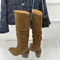 Celine /塞琳经典秋冬复古 金属头西部粗跟堆堆靴长靴 金属鞋头镌刻西部风骨 倾斜粗跟稳当又好走 头层牛皮肌理细腻 Celine /塞琳经典秋冬复古 金属头西部粗跟堆堆靴长靴 金属鞋头镌刻西部风骨 倾斜粗跟稳当又好走 头层牛皮肌理细腻
