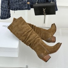 Celine /塞琳经典秋冬复古 金属头西部粗跟堆堆靴长靴 金属鞋头镌刻西部风骨 倾斜粗跟稳当又好走 头层牛皮肌理细腻 Celine /塞琳经典秋冬复古 金属头西部粗跟堆堆靴长靴 金属鞋头镌刻西部风骨 倾斜粗跟稳当又好走 头层牛皮肌理细腻
