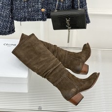 Celine /塞琳经典秋冬复古 金属头西部粗跟堆堆靴长靴 金属鞋头镌刻西部风骨 倾斜粗跟稳当又好走 头层牛皮肌理细腻 Celine /塞琳经典秋冬复古 金属头西部粗跟堆堆靴长靴 金属鞋头镌刻西部风骨 倾斜粗跟稳当又好走 头层牛皮肌理细腻