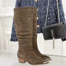 Celine /塞琳经典秋冬复古 金属头西部粗跟堆堆靴长靴 金属鞋头镌刻西部风骨 倾斜粗跟稳当又好走 头层牛皮肌理细腻 Celine /塞琳经典秋冬复古 金属头西部粗跟堆堆靴长靴 金属鞋头镌刻西部风骨 倾斜粗跟稳当又好走 头层牛皮肌理细腻