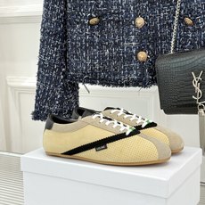Celine/赛琳26WF新品复古 德训鞋运动鞋 一眼万年的 谁穿谁爱 简直是时尚界的天花板 简约设计搭配高级配色 经典 Celine/赛琳26WF新品复古 德训鞋运动鞋 一眼万年的 谁穿谁爱 简直是时尚界的天花板 简约设计搭配高级配色 经典