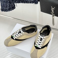 Celine/赛琳26WF新品复古 德训鞋运动鞋 一眼万年的 谁穿谁爱 简直是时尚界的天花板 简约设计搭配高级配色 经典 Celine/赛琳26WF新品复古 德训鞋运动鞋 一眼万年的 谁穿谁爱 简直是时尚界的天花板 简约设计搭配高级配色 经典