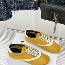Celine/赛琳26WF新品复古 德训鞋运动鞋 一眼万年的 谁穿谁爱 简直是时尚界的天花板 简约设计搭配高级配色 经典 Celine/赛琳26WF新品复古 德训鞋运动鞋 一眼万年的 谁穿谁爱 简直是时尚界的天花板 简约设计搭配高级配色 经典
