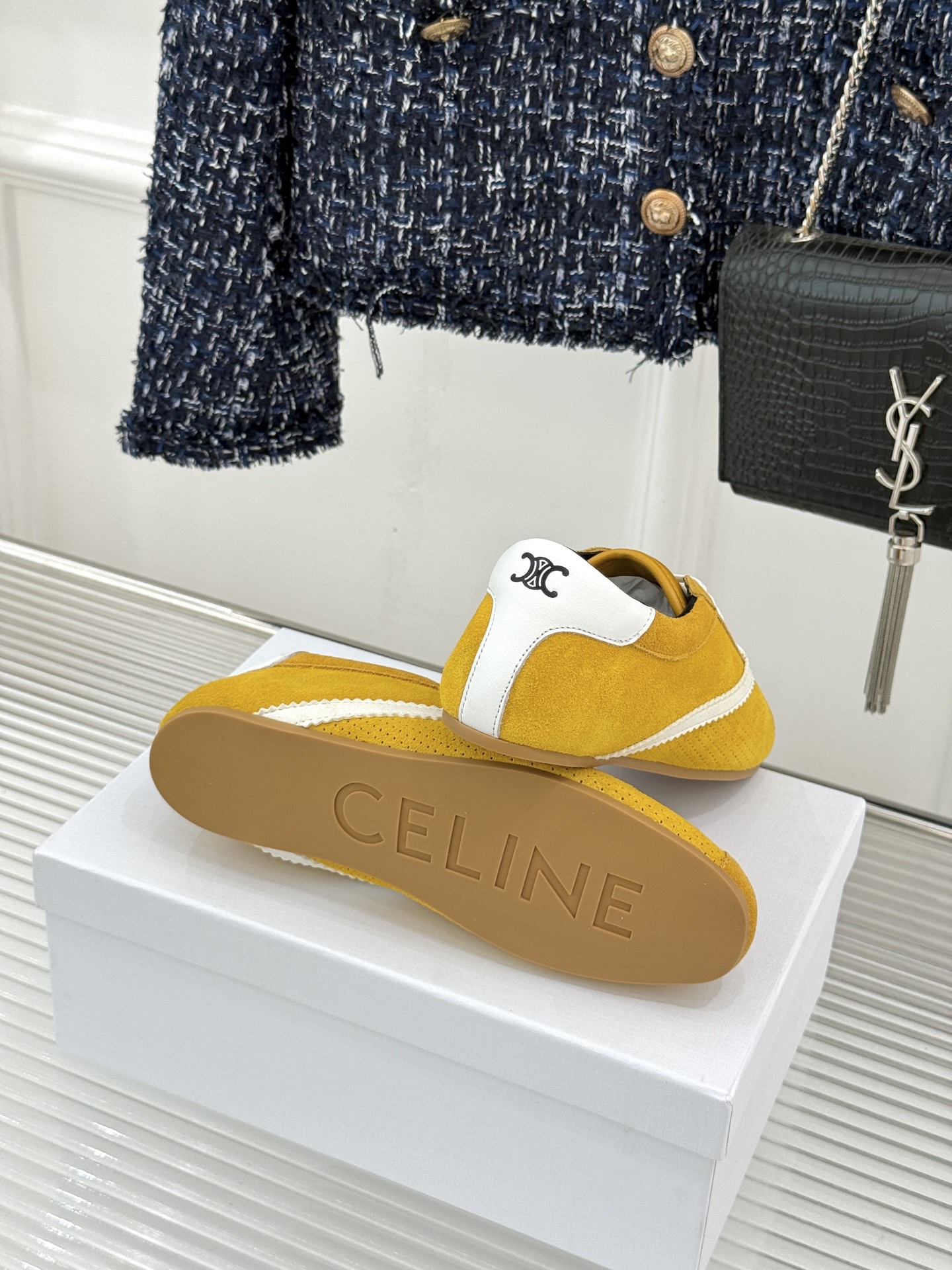 Celine/赛琳26WF新品复古 德训鞋运动鞋 一眼万年的 谁穿谁爱 简直是时尚界的天花板 简约设计搭配高级配色 经典 Celine/赛琳26WF新品复古 德训鞋运动鞋 一眼万年的 谁穿谁爱 简直是时尚界的天花板 简约设计搭配高级配色 经典