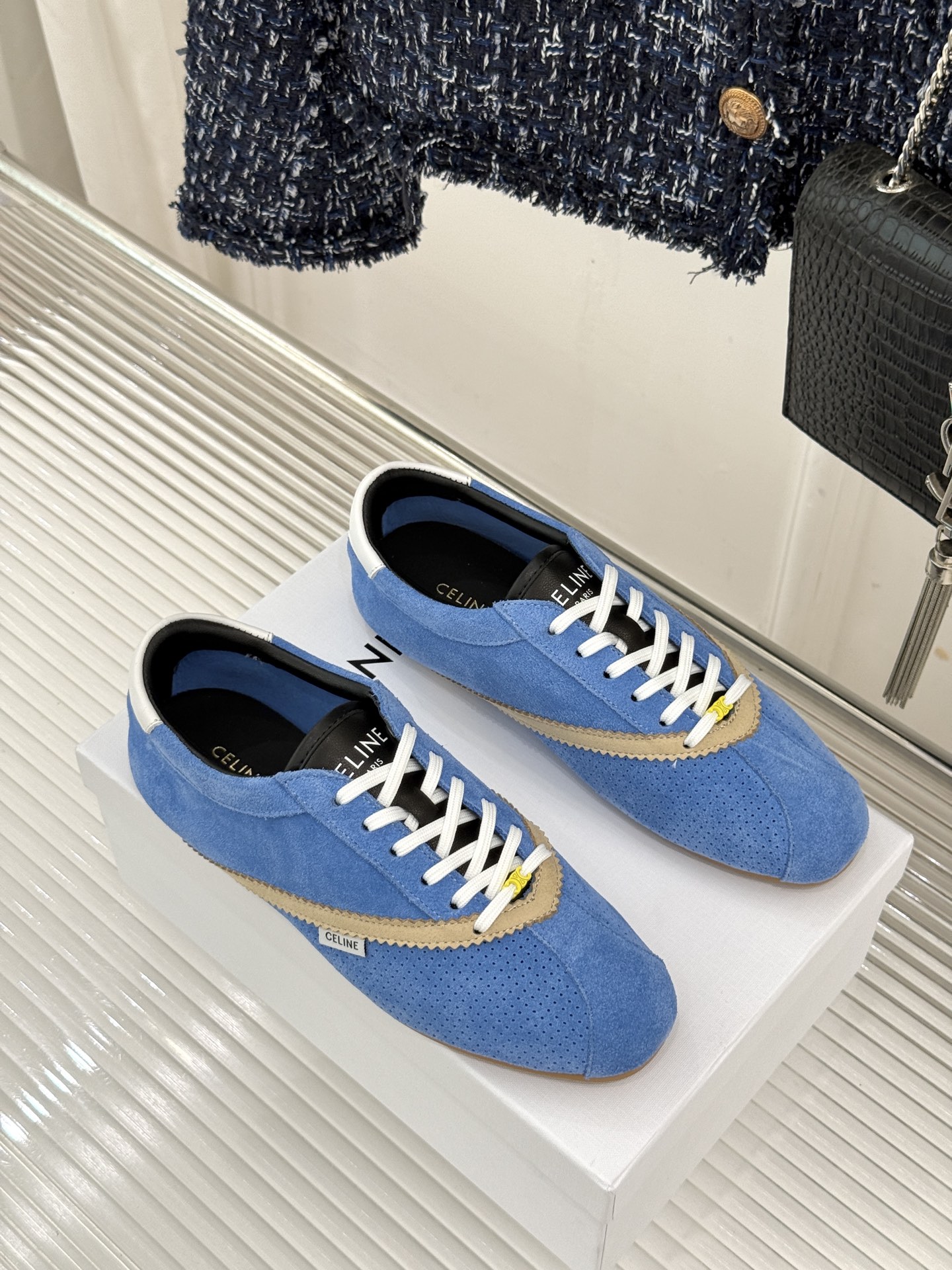 Celine/赛琳26WF新品复古 德训鞋运动鞋 一眼万年的 谁穿谁爱 简直是时尚界的天花板 简约设计搭配高级配色 经典 Celine/赛琳26WF新品复古 德训鞋运动鞋 一眼万年的 谁穿谁爱 简直是时尚界的天花板 简约设计搭配高级配色 经典