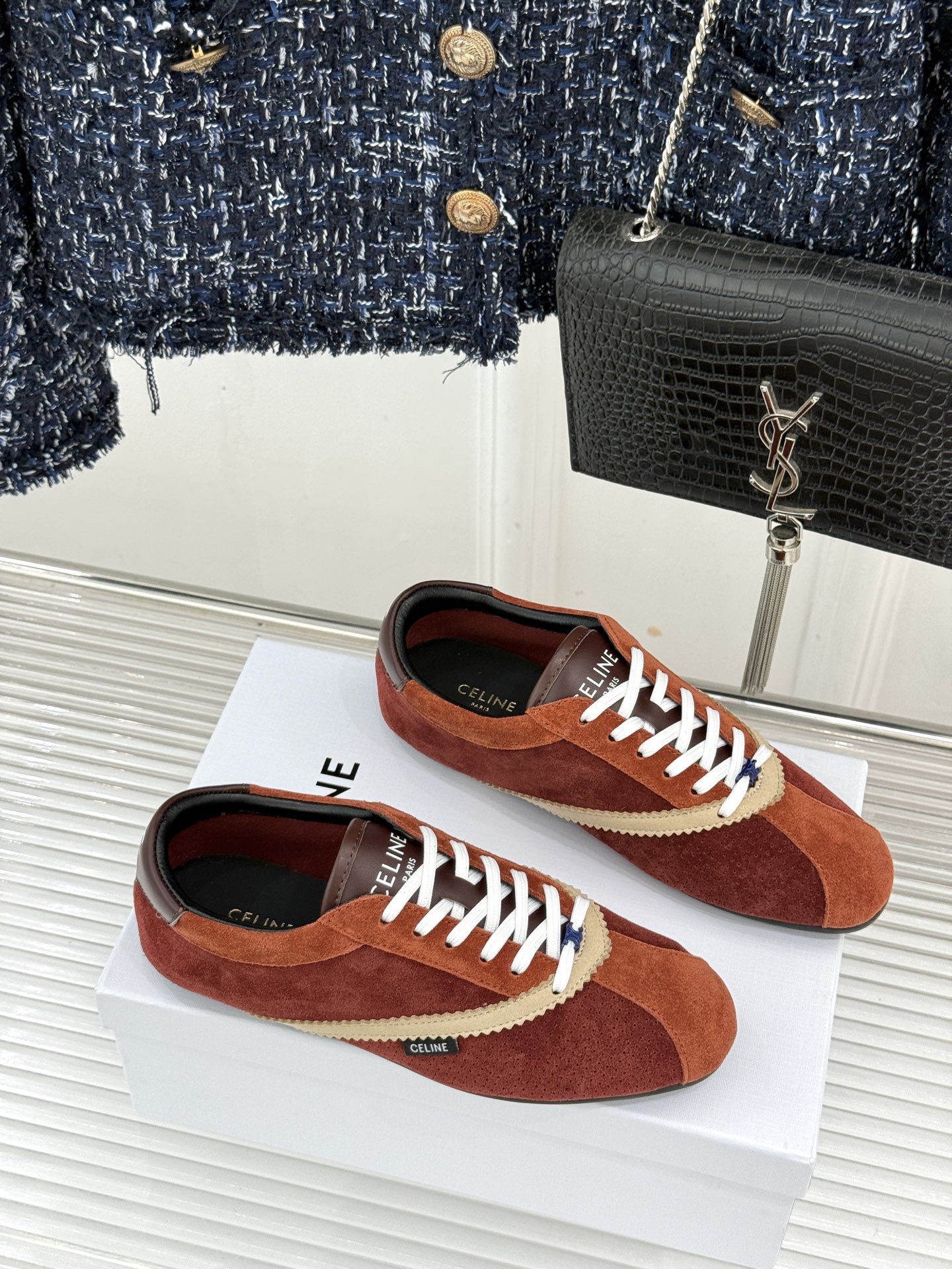 Celine/赛琳26WF新品复古 德训鞋运动鞋 一眼万年的 谁穿谁爱 简直是时尚界的天花板 简约设计搭配高级配色 经典 Celine/赛琳26WF新品复古 德训鞋运动鞋 一眼万年的 谁穿谁爱 简直是时尚界的天花板 简约设计搭配高级配色 经典