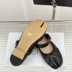 顶版 MaisonMargiela|MM6马吉拉 复古蝴蝶结分趾玛丽珍鞋 蝴蝶结柔化分趾先锋感 经典Tabi辨识度拉满 顶版 MaisonMargiela|MM6马吉拉 复古蝴蝶结分趾玛丽珍鞋 蝴蝶结柔化分趾先锋感 经典Tabi辨识度拉满