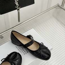 顶版 MaisonMargiela|MM6马吉拉 复古蝴蝶结分趾玛丽珍鞋 蝴蝶结柔化分趾先锋感 经典Tabi辨识度拉满 顶版 MaisonMargiela|MM6马吉拉 复古蝴蝶结分趾玛丽珍鞋 蝴蝶结柔化分趾先锋感 经典Tabi辨识度拉满