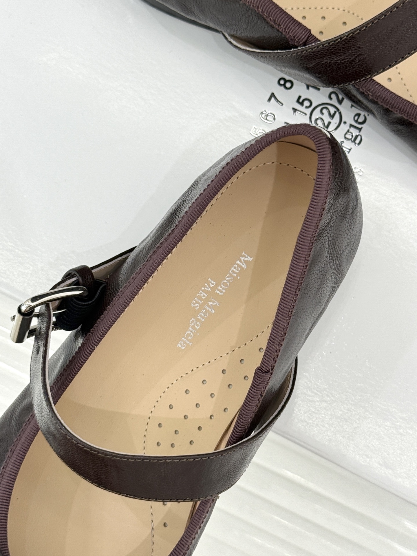 顶版 MaisonMargiela|MM6马吉拉 复古蝴蝶结分趾玛丽珍鞋 蝴蝶结柔化分趾先锋感 经典Tabi辨识度拉满 顶版 MaisonMargiela|MM6马吉拉 复古蝴蝶结分趾玛丽珍鞋 蝴蝶结柔化分趾先锋感 经典Tabi辨识度拉满
