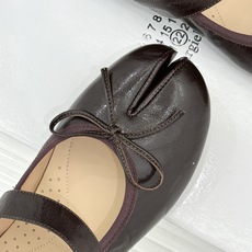 顶版 MaisonMargiela|MM6马吉拉 复古蝴蝶结分趾玛丽珍鞋 蝴蝶结柔化分趾先锋感 经典Tabi辨识度拉满 顶版 MaisonMargiela|MM6马吉拉 复古蝴蝶结分趾玛丽珍鞋 蝴蝶结柔化分趾先锋感 经典Tabi辨识度拉满