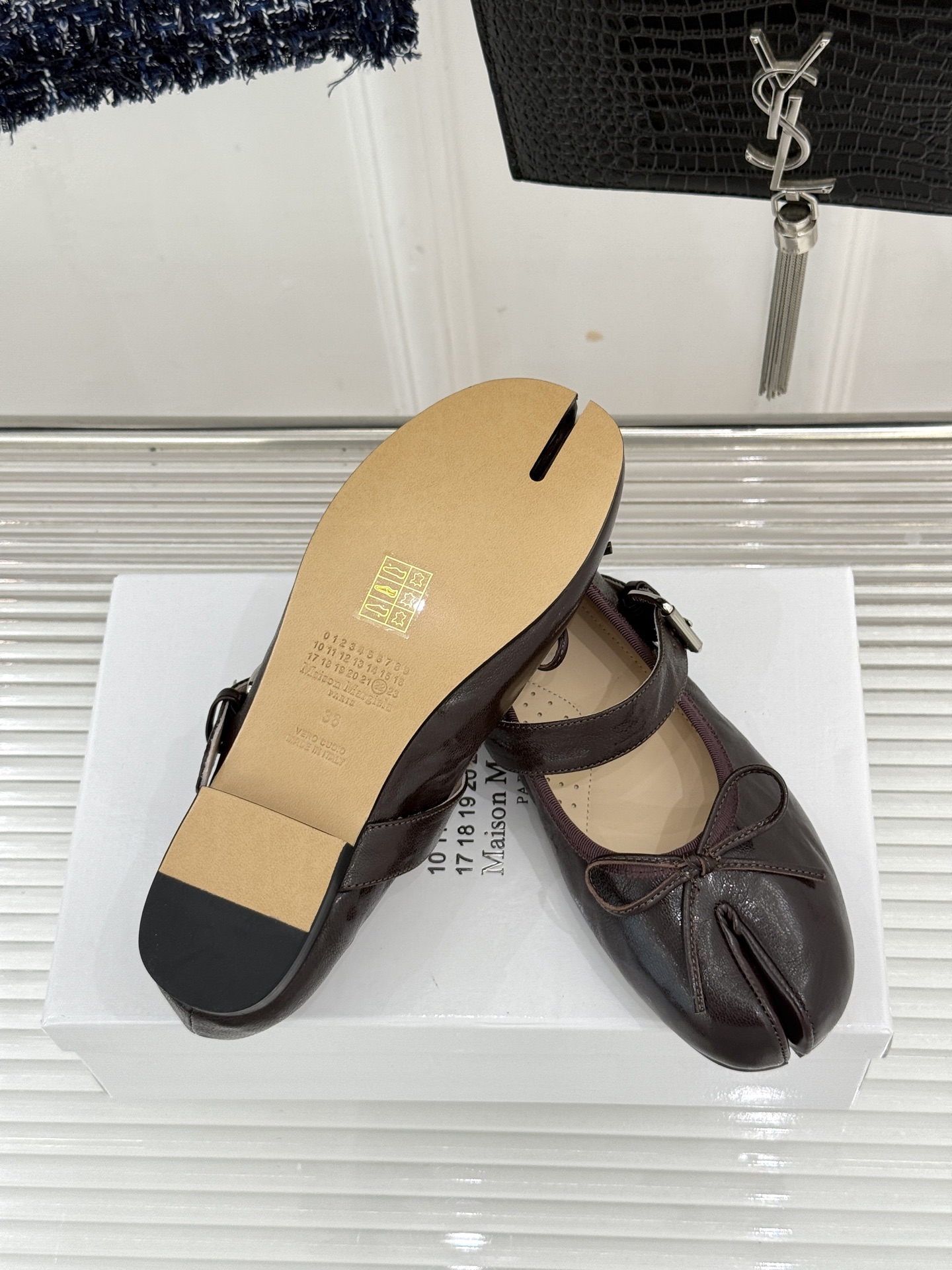 顶版 MaisonMargiela|MM6马吉拉 复古蝴蝶结分趾玛丽珍鞋 蝴蝶结柔化分趾先锋感 经典Tabi辨识度拉满 顶版 MaisonMargiela|MM6马吉拉 复古蝴蝶结分趾玛丽珍鞋 蝴蝶结柔化分趾先锋感 经典Tabi辨识度拉满