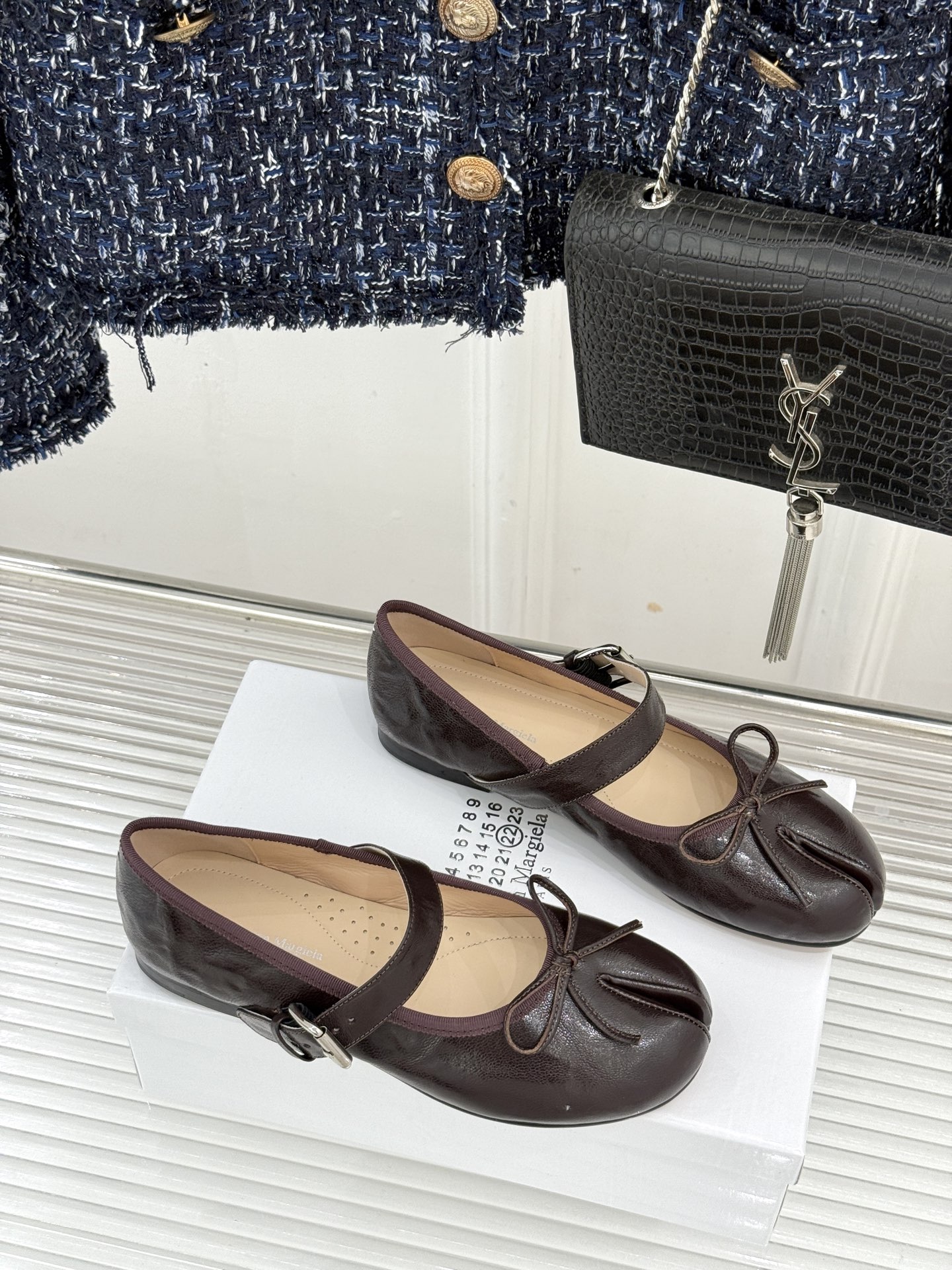 顶版 MaisonMargiela|MM6马吉拉 复古蝴蝶结分趾玛丽珍鞋 蝴蝶结柔化分趾先锋感 经典Tabi辨识度拉满 顶版 MaisonMargiela|MM6马吉拉 复古蝴蝶结分趾玛丽珍鞋 蝴蝶结柔化分趾先锋感 经典Tabi辨识度拉满