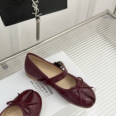 顶版 MaisonMargiela|MM6马吉拉 复古蝴蝶结分趾玛丽珍鞋 蝴蝶结柔化分趾先锋感 经典Tabi辨识度拉满 顶版 MaisonMargiela|MM6马吉拉 复古蝴蝶结分趾玛丽珍鞋 蝴蝶结柔化分趾先锋感 经典Tabi辨识度拉满