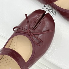 顶版 MaisonMargiela|MM6马吉拉 复古蝴蝶结分趾玛丽珍鞋 蝴蝶结柔化分趾先锋感 经典Tabi辨识度拉满 顶版 MaisonMargiela|MM6马吉拉 复古蝴蝶结分趾玛丽珍鞋 蝴蝶结柔化分趾先锋感 经典Tabi辨识度拉满