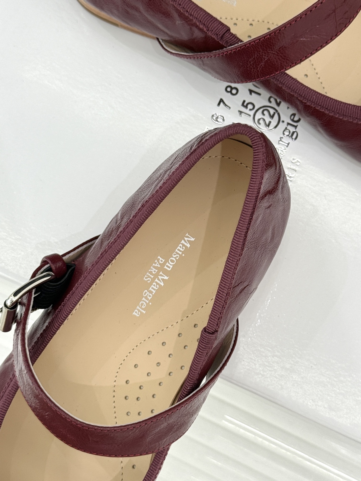 顶版 MaisonMargiela|MM6马吉拉 复古蝴蝶结分趾玛丽珍鞋 蝴蝶结柔化分趾先锋感 经典Tabi辨识度拉满 顶版 MaisonMargiela|MM6马吉拉 复古蝴蝶结分趾玛丽珍鞋 蝴蝶结柔化分趾先锋感 经典Tabi辨识度拉满